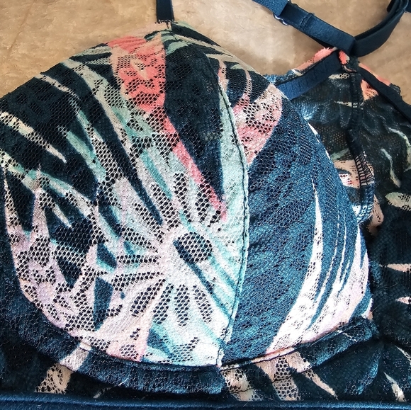 Lot Of 2 Victorias Secret PINK Floral  Racerback Padded Pull On Bralette's Sz. S - Picture 5 of 7